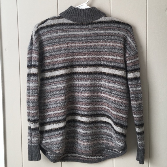 American Eagle Mock Neck - Picture 2 of 8